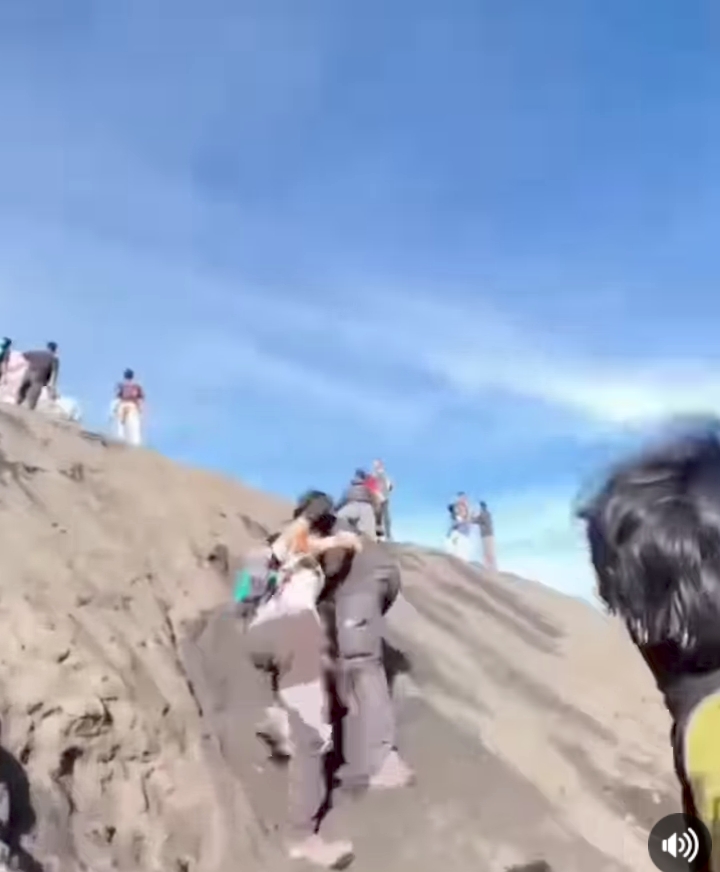 Detik-Detik Erupsi Di Gunung Dukono Halmahera Utara