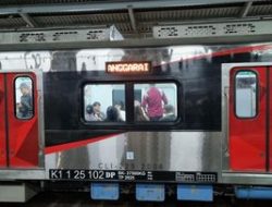 KRL Buatan INKA Mengalami Kendala Pintu di Stasiun Citayam, KAI Commuter Sampaikan Permohonan Maaf