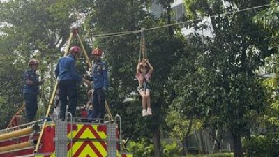 Damkar Jaksel Hadirkan Wahana Flying Fox Gratis di CFD Rasuna Said, Warga dan Anak-Anak Antusias